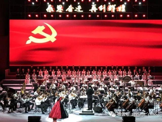 张家港农商银行开展“墨香添年味 春联送祝福”活动
