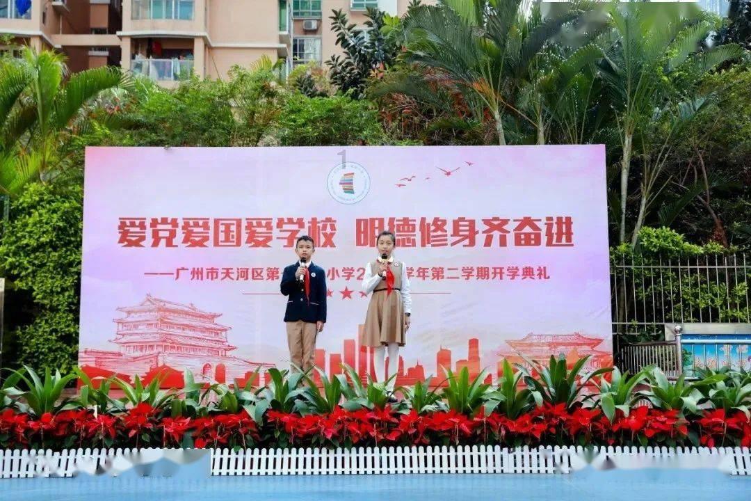 记者谈国足首发:这是要玩命攻啊